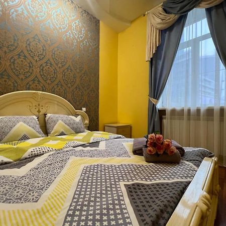 Apartment Near Gulliver Киев Екстериор снимка