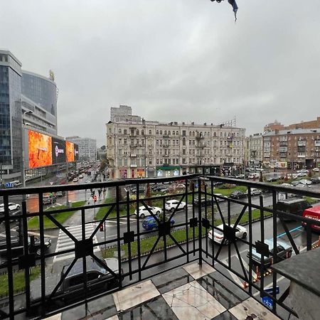 Apartment Near Gulliver Киев Екстериор снимка