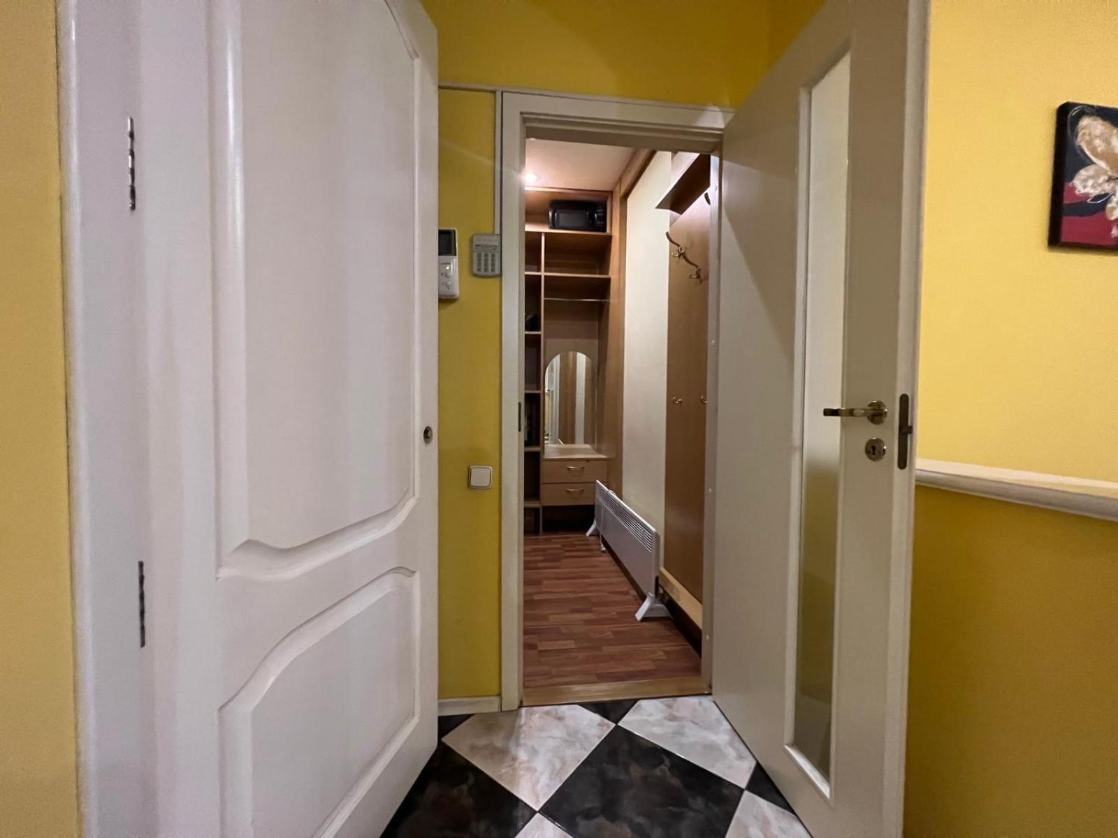 Apartment Near Gulliver Киев Екстериор снимка